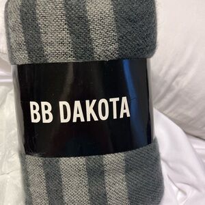 BB Dakota Women’s Shawl/Ponco